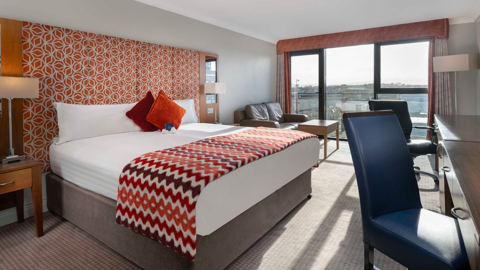 Family Room - 1600 x 900