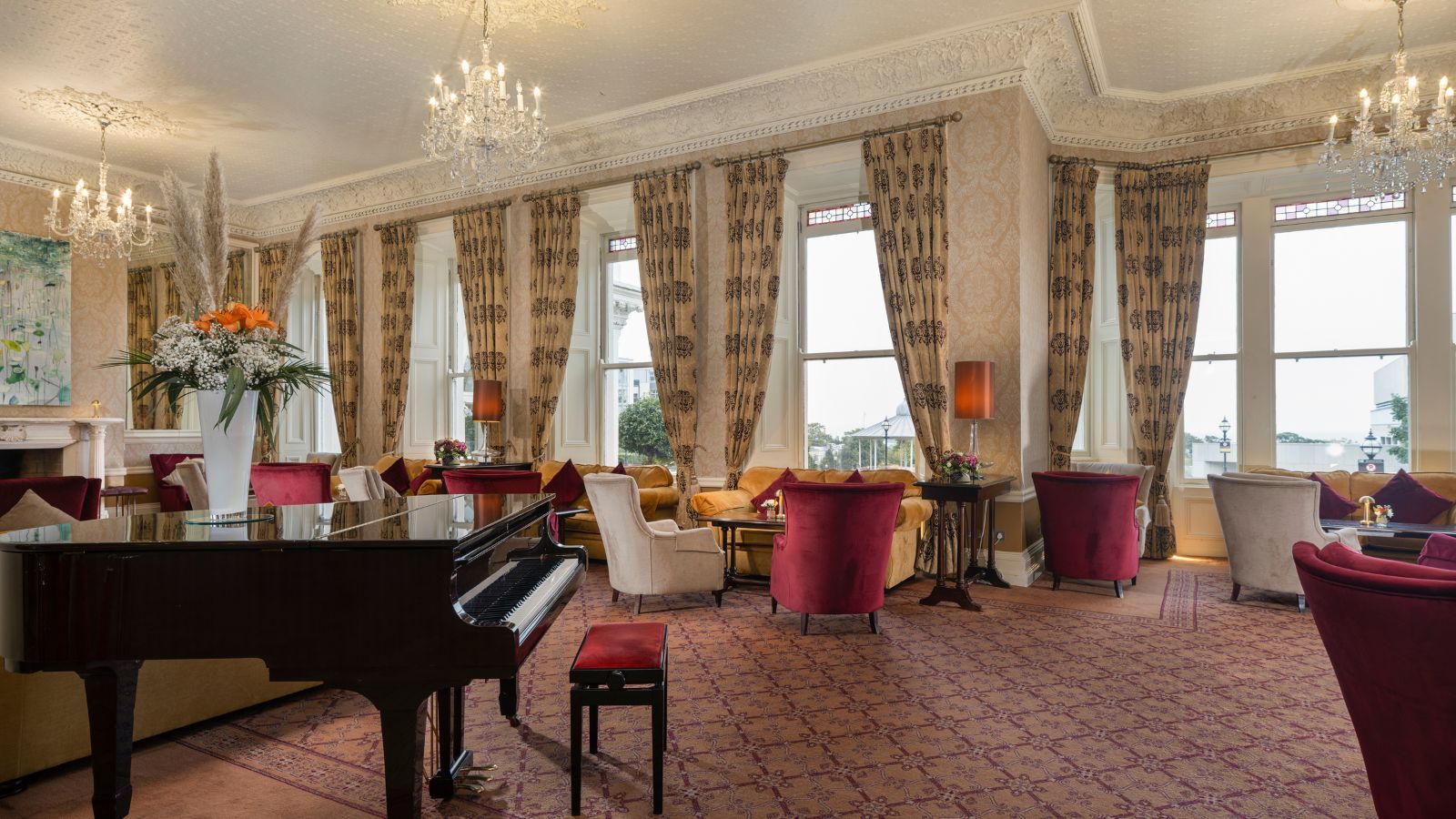 Bay Lounge 2