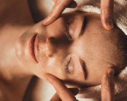 Combine a 25‑minute massage with a refreshing 25‑minute facial just for €89pp